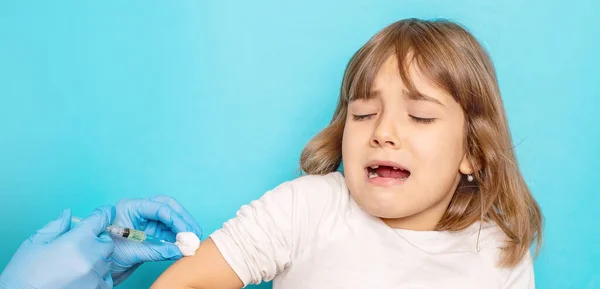 Niño Inyecta Brazo Enfoque Selectivo — Foto de Stock