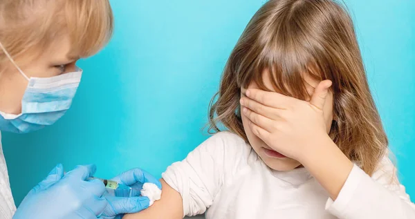 Niño Inyecta Brazo Enfoque Selectivo — Foto de Stock