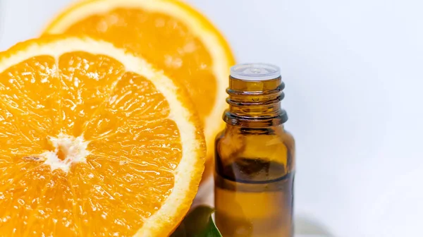 Aceite Esencial Naranja Sobre Fondo Blanco Aislado Enfoque Selectivo Alimentos — Foto de Stock