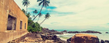 Sri Lanka deniz feneri olan bir ada. Seçici odaklanma. Doğa.
