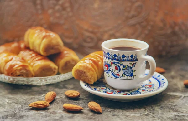 Une Tasse Café Turc Baklava Concentration Sélective Buvez — Photo