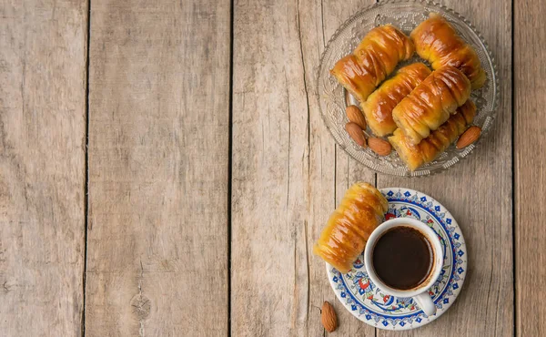 Kopp Turkiskt Kaffe Och Baklava Selektivt Fokus Drick — Stockfoto