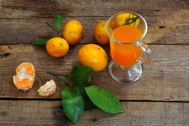 cam ve taze mandalina mandalina suyu