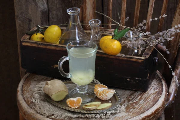 Натюрморт з імбир, лимон, мед і трав-де-Прованс — стокове фото