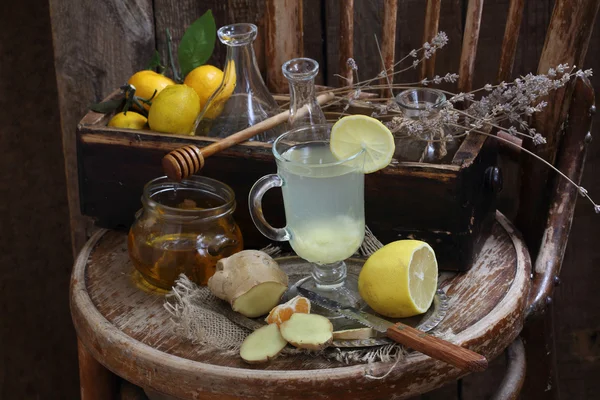 Nature morte au gingembre, citron, miel et herbes de Provence — Photo