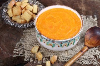 çorba - püresi kabak kruton ile hizmet