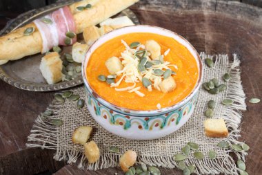 çorba - kabak püresi ve jambon somun