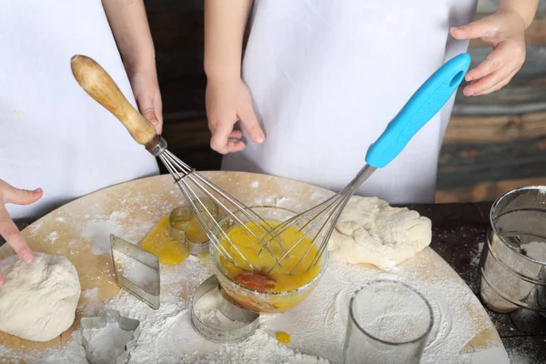 Little bakers make the biscuits — Stock Photo, Image