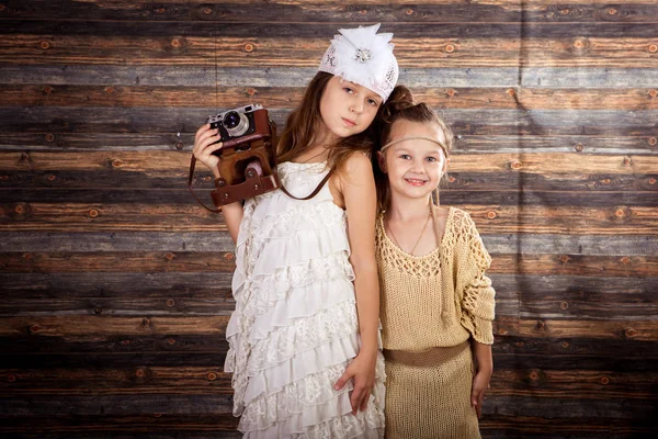 Bambine giocano fotografo e modello — Foto Stock