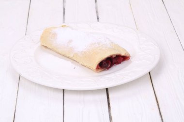 Strudel kiraz ve Apple ile