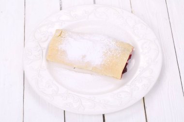 Strudel kiraz ve Apple ile