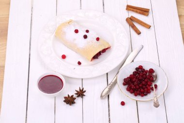Strudel kiraz ve Apple ile