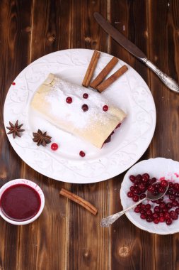 Strudel kiraz ve Apple ile