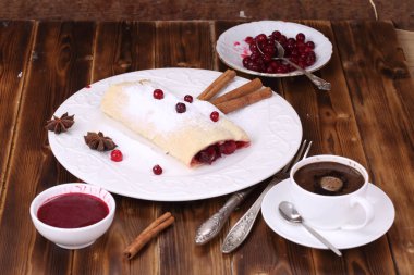 Strudel kiraz ve Apple ile