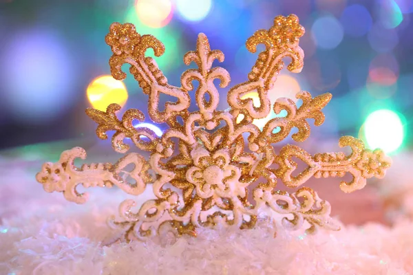 Karda dekoratif kar tanesi