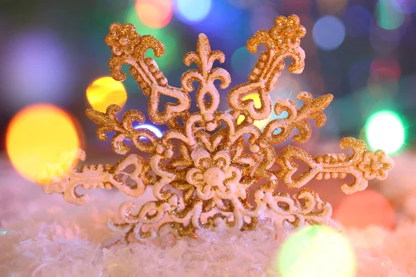 Karda dekoratif kar tanesi