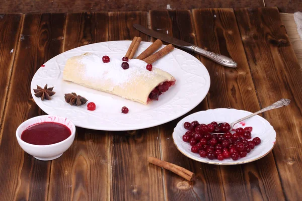 Strudel kiraz ve Apple ile