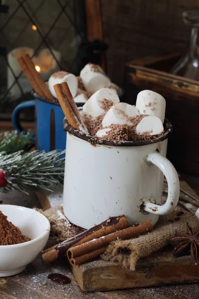 Маршмэллоу с горячим шоколадом — стоковое фото