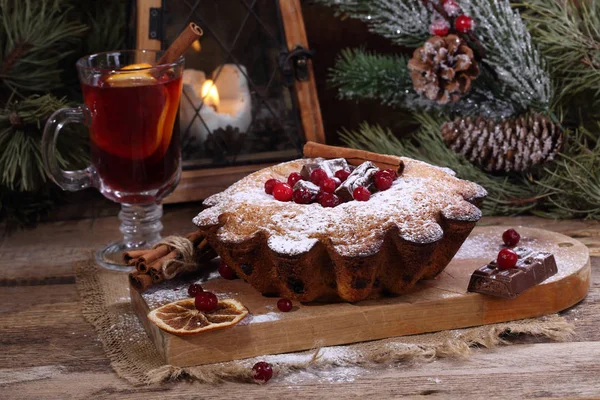 Kerst cake en glühwein in een transparant glas — Stockfoto