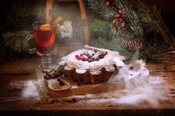 Різдвяний кекс з цукровою пудрою — стокове фото
