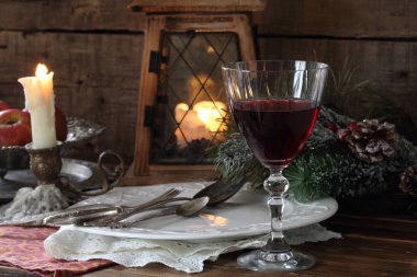 Kırmızı şarap ile natürmort. Festival tablo