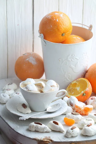 Coffee cappuccino with meringue and oranges — Stock Photo, Image