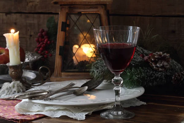 Stilleben med rött vin. Festbordet — Stockfoto
