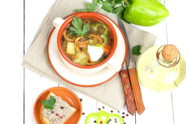 Zupa z grzybów pól z ziemniaków i zieleni — Zdjęcie stockowe