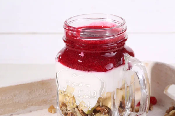 Berry smoothie z jogurtem i orzechów — Zdjęcie stockowe