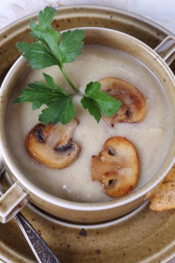 croutons mantar çorbası püre