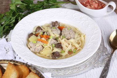 Çorba köfte ve mantar ile