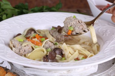 Çorba köfte ve mantar ile