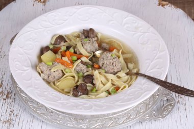 Çorba köfte ve mantar ile