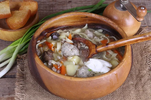 Sopa com almôndegas e cogumelos — Fotografia de Stock