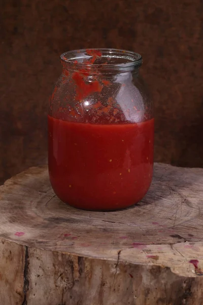 Konserw domu pasty pomidorowej — Zdjęcie stockowe