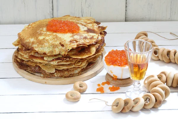 Pancakes with red caviar and tincture — Stock Photo, Image