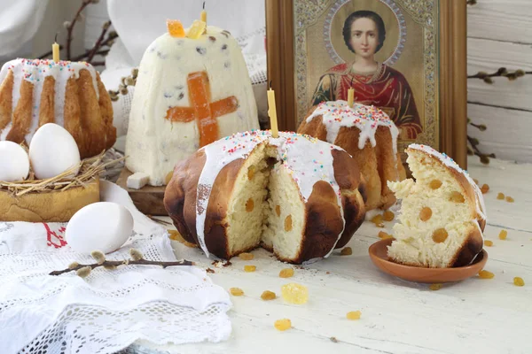 Pasteles en la mesa de vacaciones Pascua — Foto de Stock