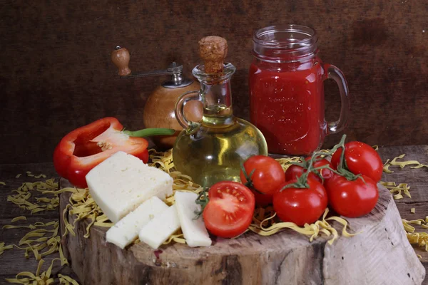 Ingredients for cooking pasta — Stock Photo, Image