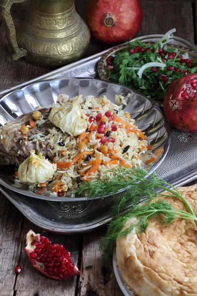 Festive table awaits Uzbek pilaf — Stock Photo, Image