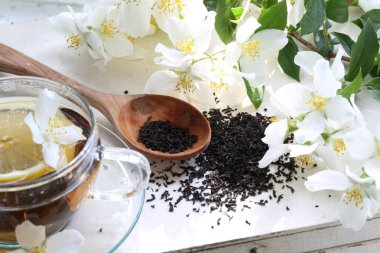 Şeffaf bir Kupası Yasemin çayı