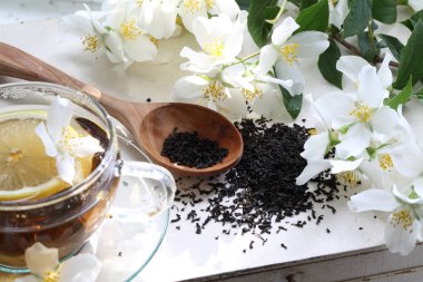 Şeffaf bir Kupası Yasemin çayı