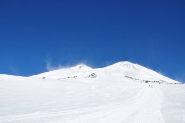 Karda dağ zirveleri
