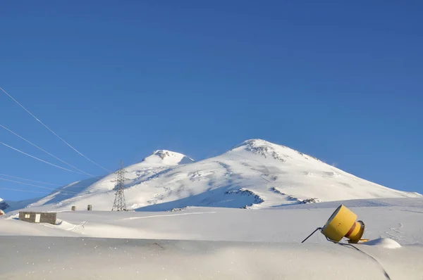 Bergtoppen in de sneeuw — Stockfoto