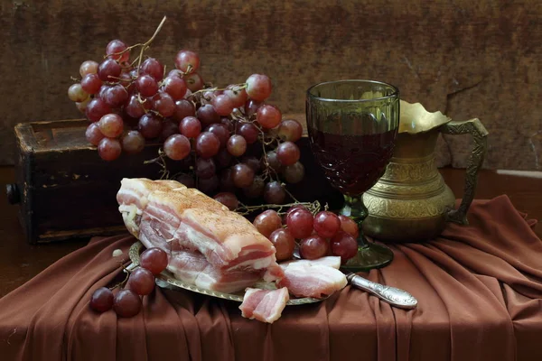 Szponder kraju - styl czerwonego wina na podłoże drewniane — Zdjęcie stockowe