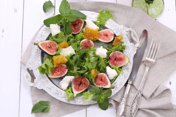 Salata incir ve keçi peyniri