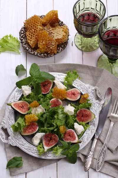 Salata incir ve keçi peyniri