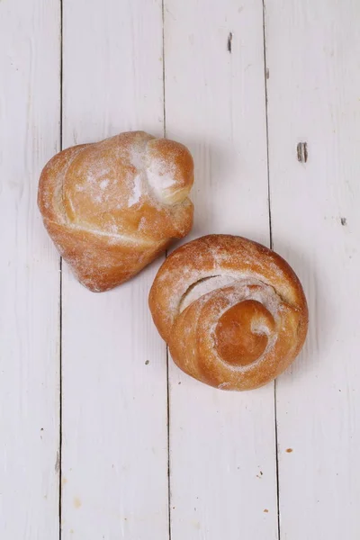 Dois Muffins Mesa Madeira Branca — Fotografia de Stock