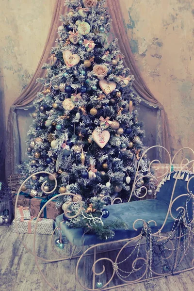 Interior Natal Com Árvore Natal Decorada — Fotografia de Stock