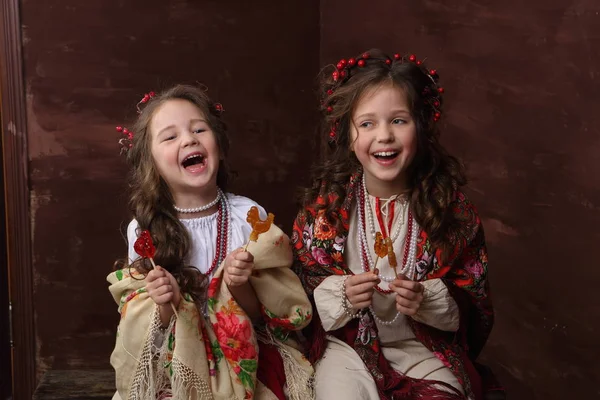 Meninas Trajes Russos Com Doces — Fotografia de Stock