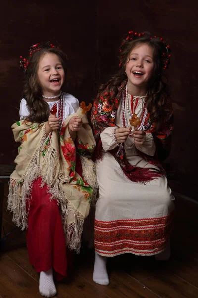 Meninas Trajes Russos Com Doces — Fotografia de Stock